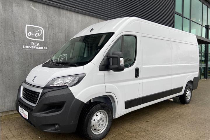 Hvid Peugeot Boxer fra 2024