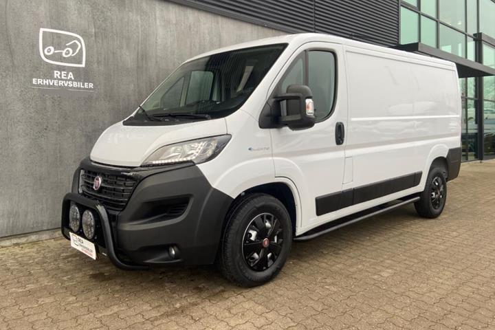 Hvid Fiat E-Ducato fra 2021 set udefra