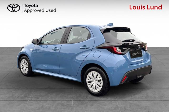 Blå Toyota Yaris fra 2021
