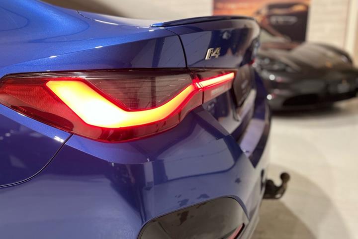 Blå BMW i4 fra 2023