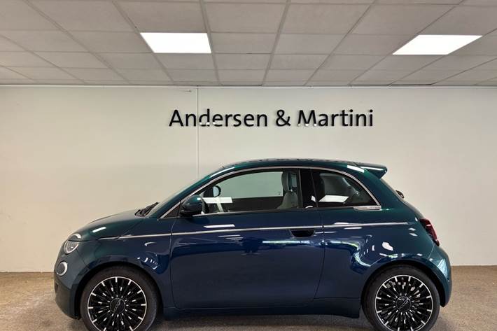 Grøn Fiat 500e fra 2023