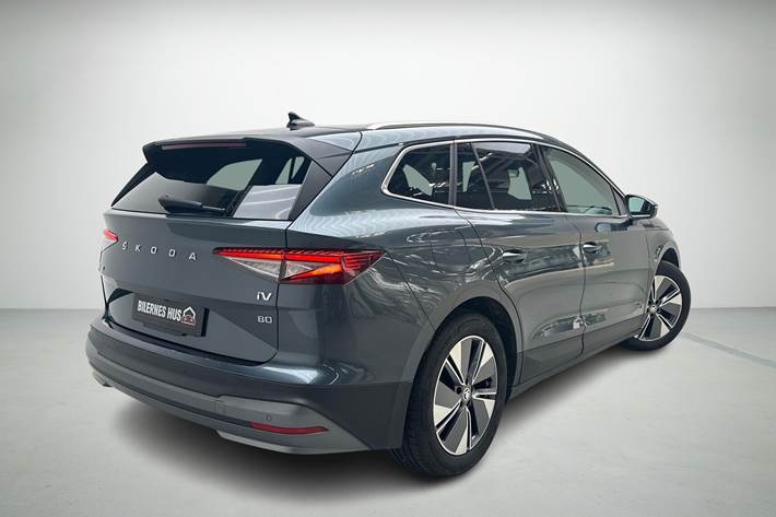 Grå Skoda Enyaq fra 2021