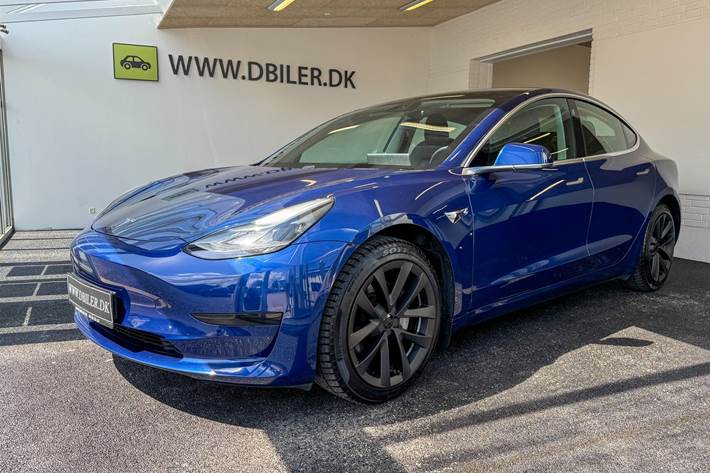Blå Tesla Model 3 fra 2020