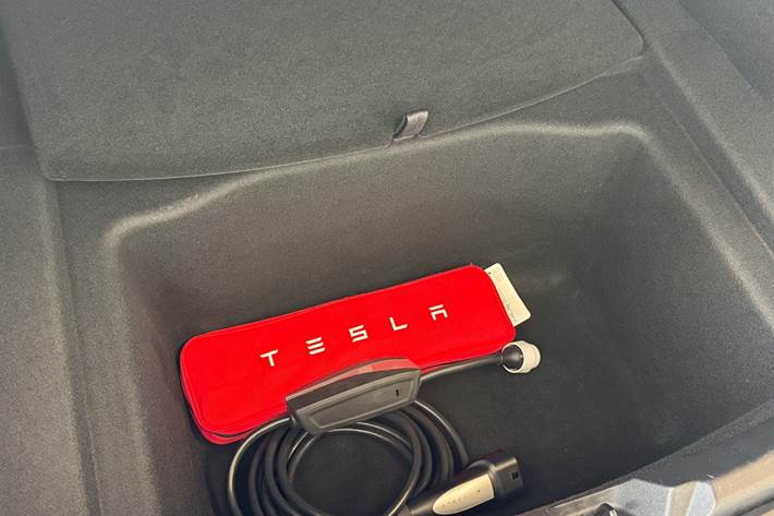 Blå Tesla Model 3 fra 2020