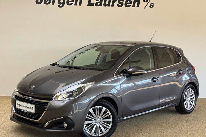 Sort Peugeot 208 fra 2020
