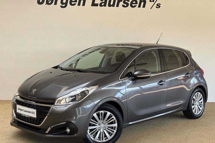Sort Peugeot 208 fra 2020 set udefra