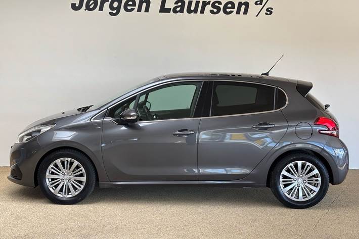 Sort Peugeot 208 fra 2020