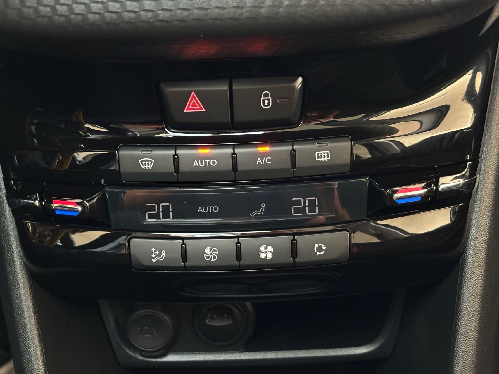 Sort Peugeot 208 fra 2020