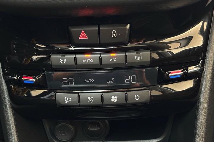 Sort Peugeot 208 fra 2020