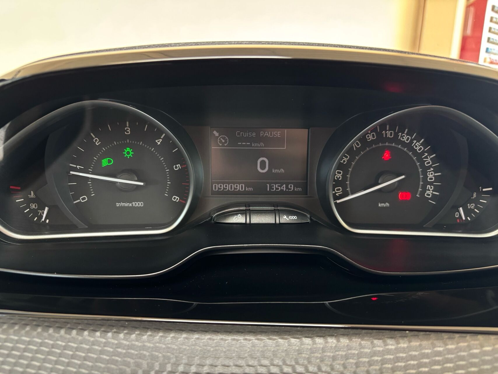 Sort Peugeot 208 fra 2020