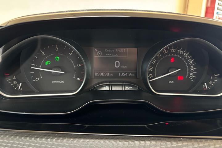 Sort Peugeot 208 fra 2020