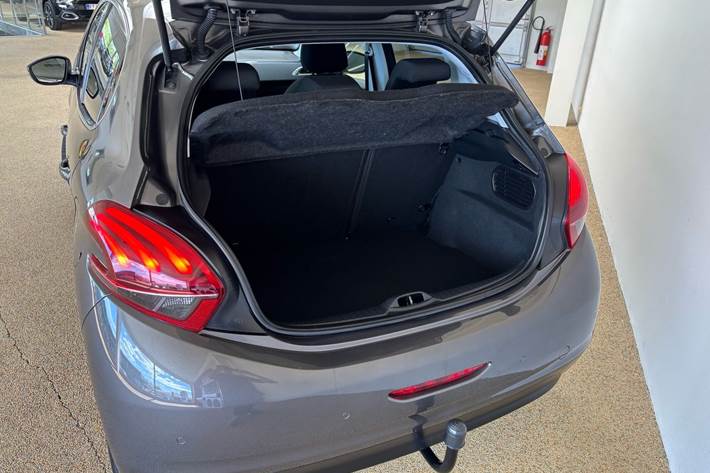 Sort Peugeot 208 fra 2020