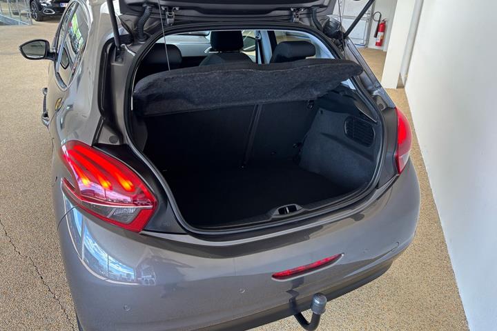 Sort Peugeot 208 fra 2020