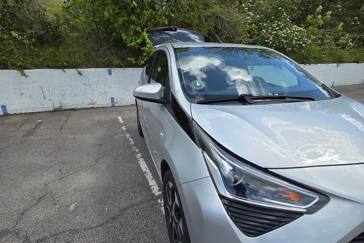 Grå Toyota Aygo fra 2020
