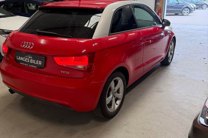 Rød Audi A1 fra 2011