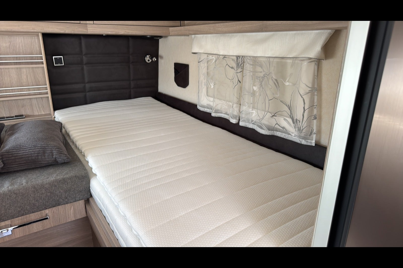 Hvid Mercedes Kabe fra 2023