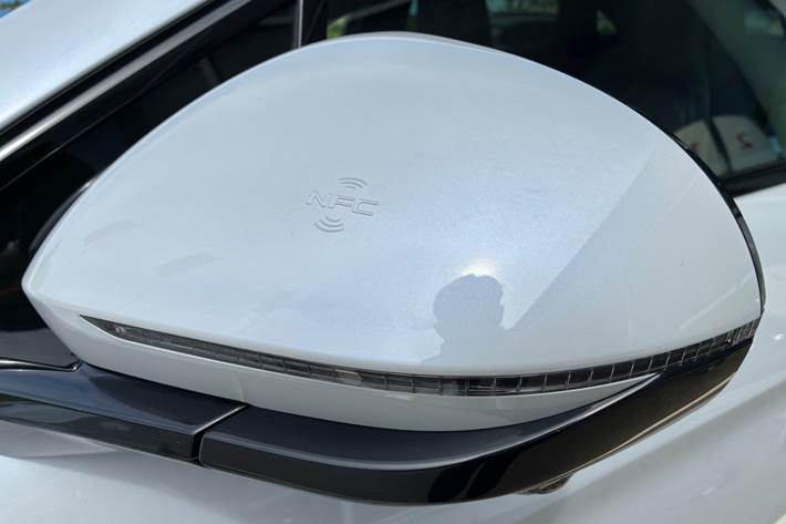 Grå BYD Sealion 7 fra 2025