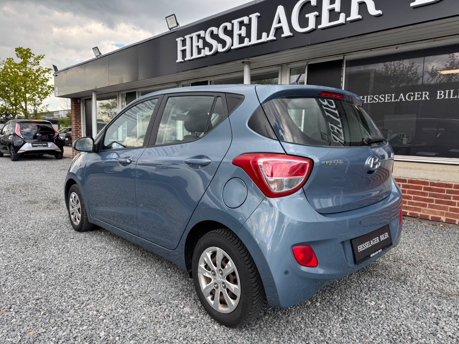 Blå Hyundai i10 fra 2016