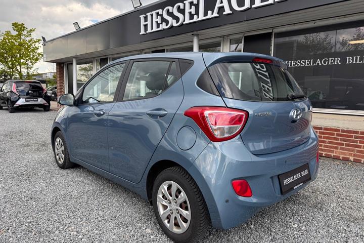 Blå Hyundai i10 fra 2016