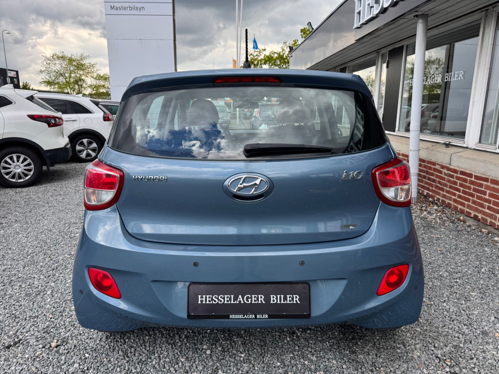 Blå Hyundai i10 fra 2016