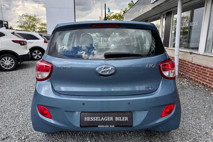 Blå Hyundai i10 fra 2016