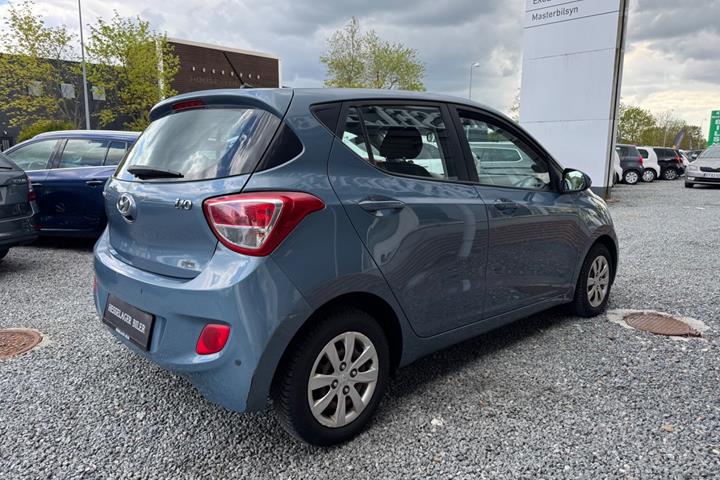 Blå Hyundai i10 fra 2016