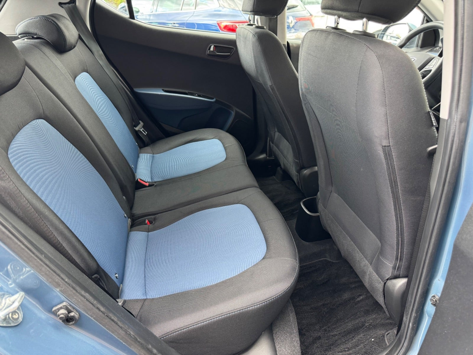 Blå Hyundai i10 fra 2016