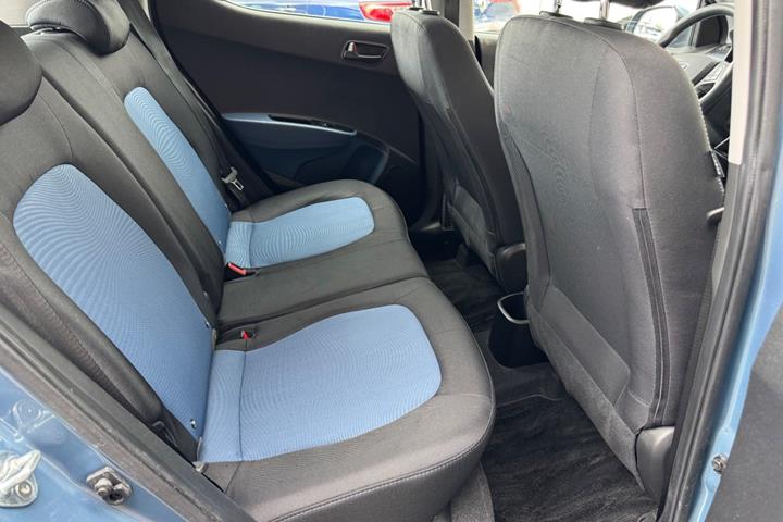 Blå Hyundai i10 fra 2016