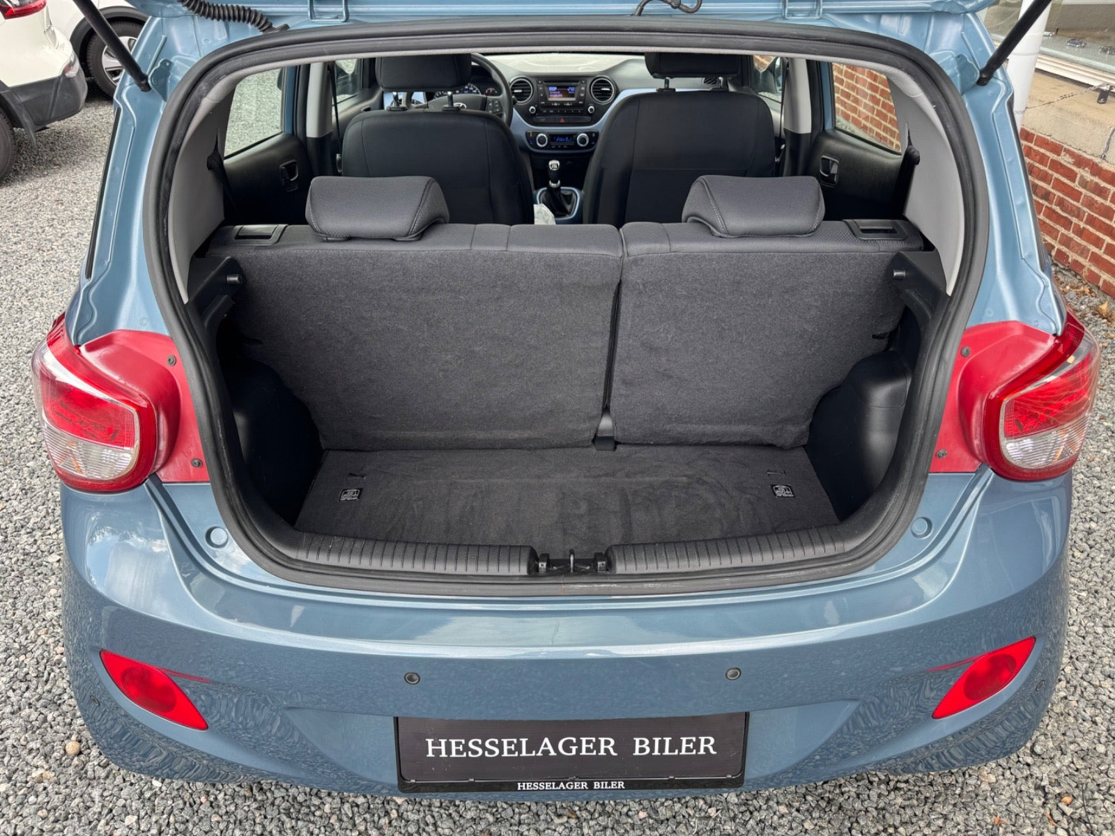 Blå Hyundai i10 fra 2016