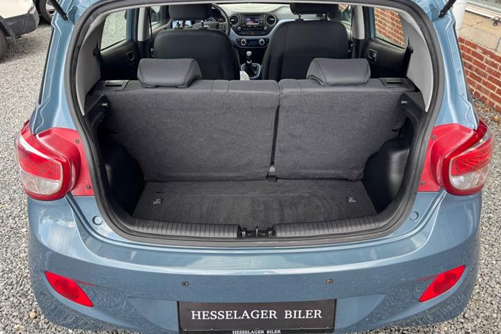 Blå Hyundai i10 fra 2016