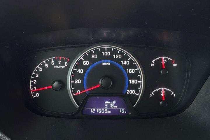 Blå Hyundai i10 fra 2016