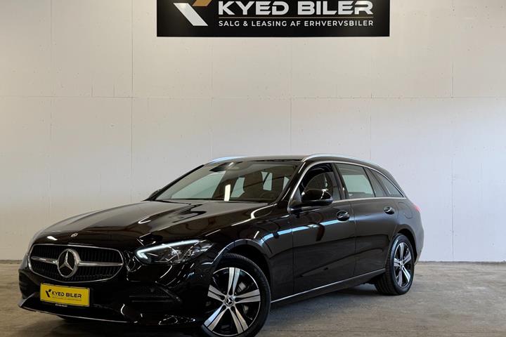 Sort Mercedes C300 e fra 2023 set udefra