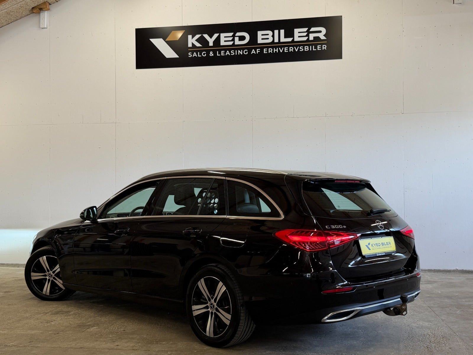 Sort Mercedes C300 e fra 2023