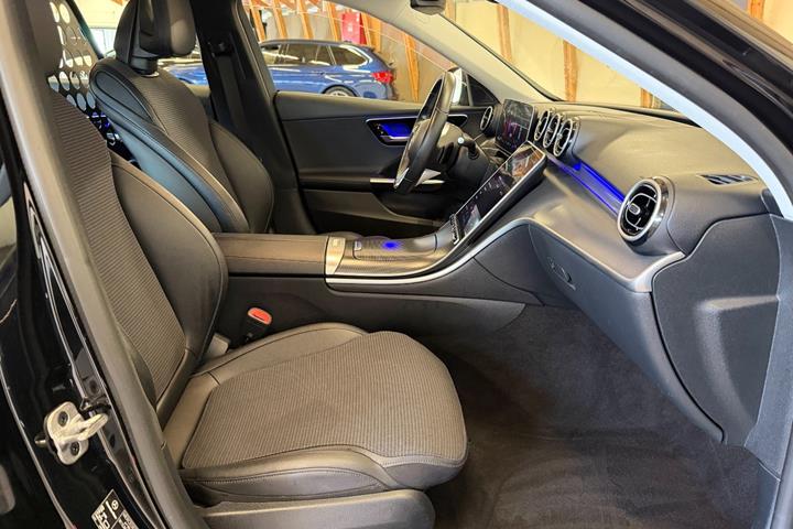 Sort Mercedes C300 e fra 2023