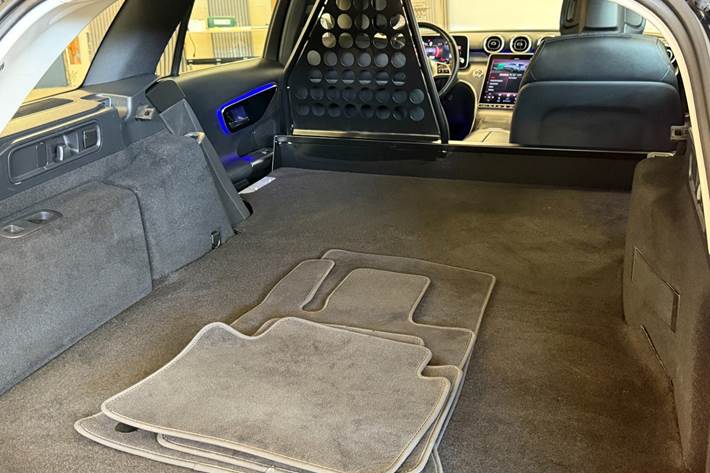 Sort Mercedes C300 e fra 2023