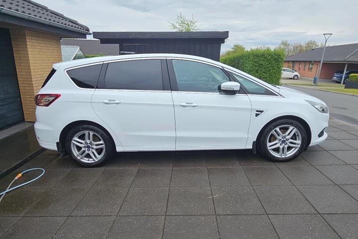 Hvid Ford S-MAX fra 2018