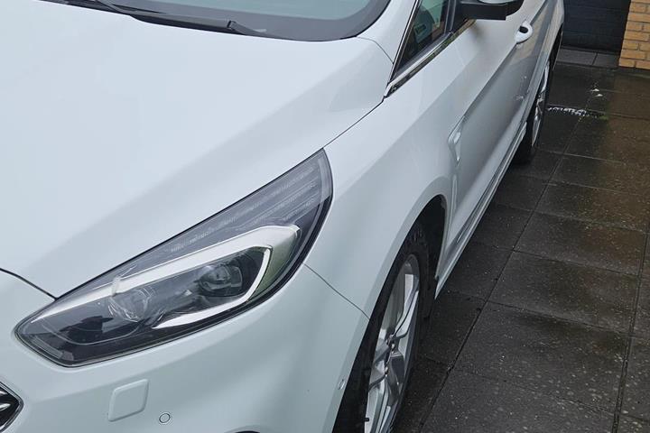 Hvid Ford S-MAX fra 2018