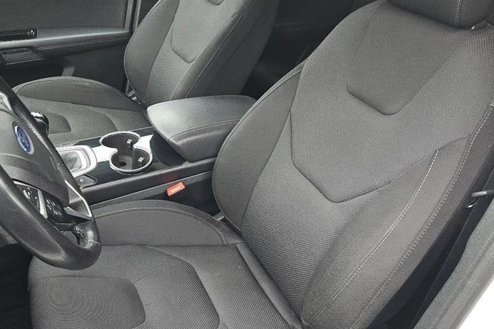 Hvid Ford S-MAX fra 2018