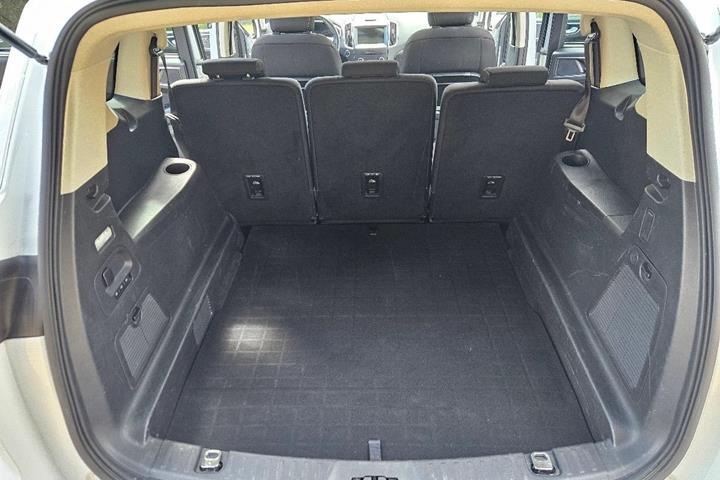 Hvid Ford S-MAX fra 2018