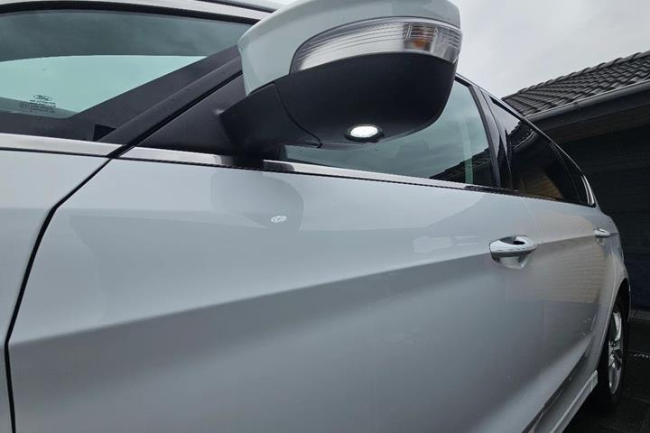 Hvid Ford S-MAX fra 2018