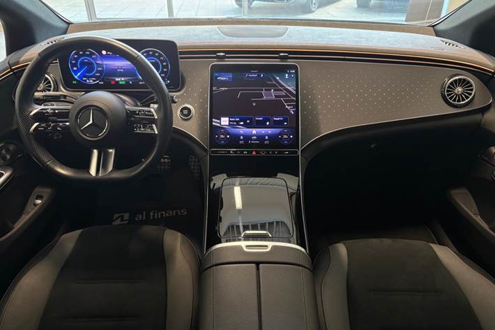 Sølv Mercedes EQE350 fra 2024