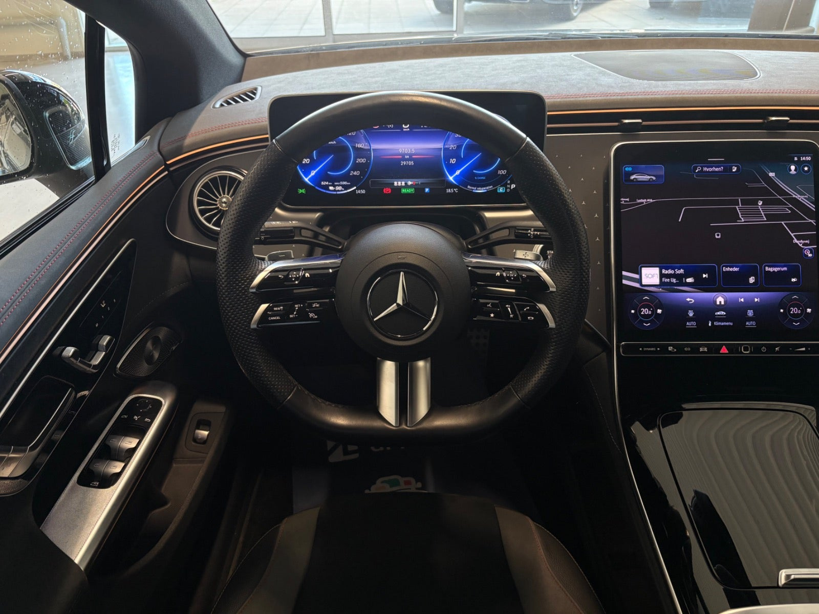 Sølv Mercedes EQE350 fra 2024