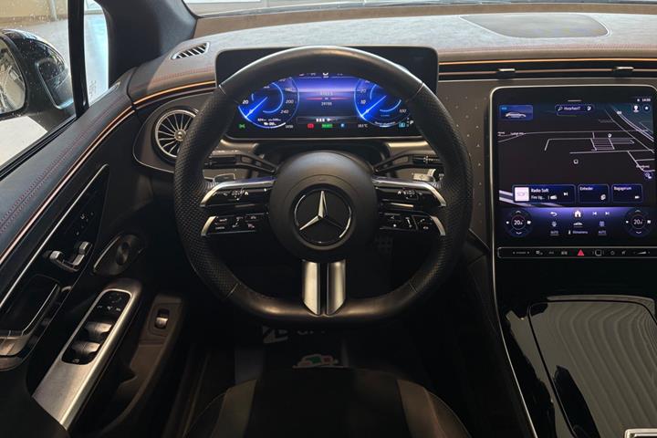 Sølv Mercedes EQE350 fra 2024