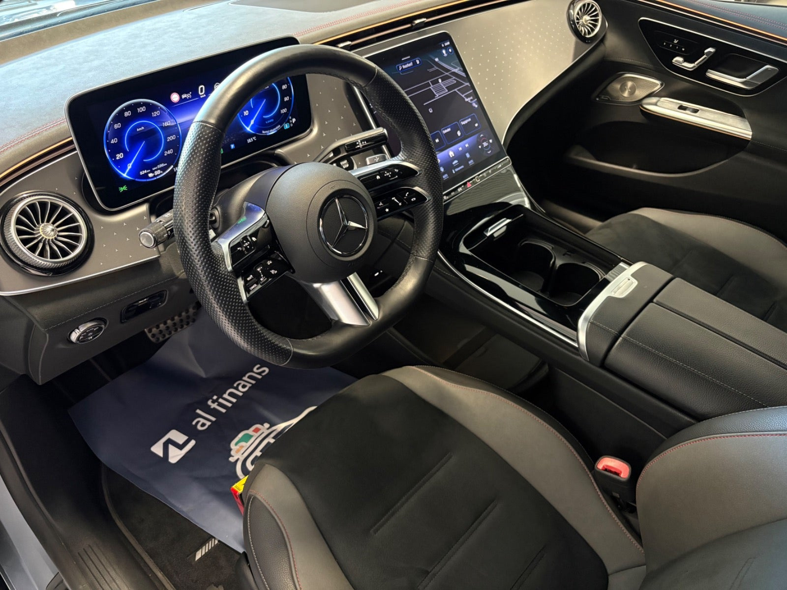 Sølv Mercedes EQE350 fra 2024