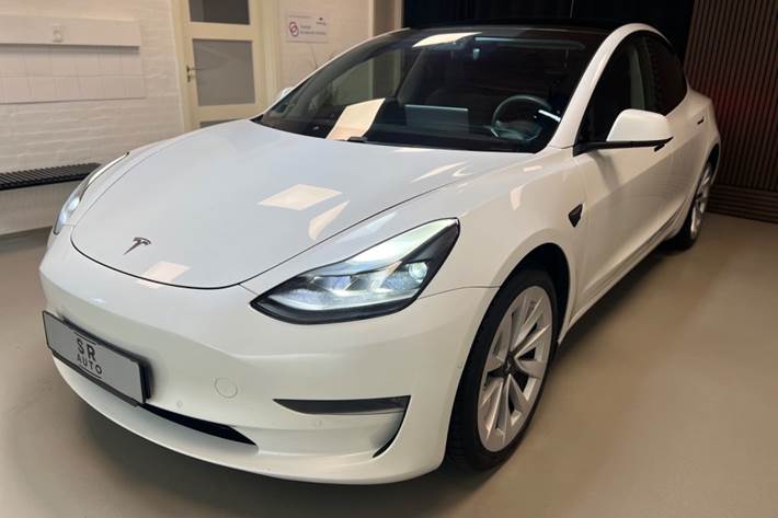 Hvid Tesla Model 3 fra 2020