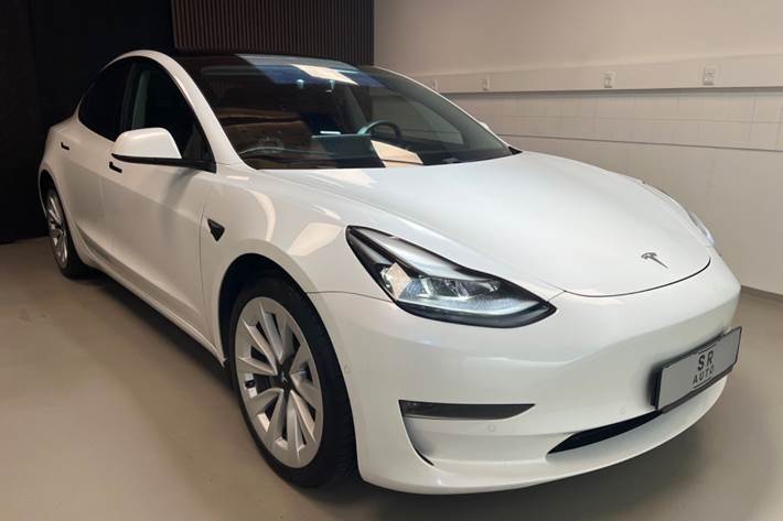 Hvid Tesla Model 3 fra 2020
