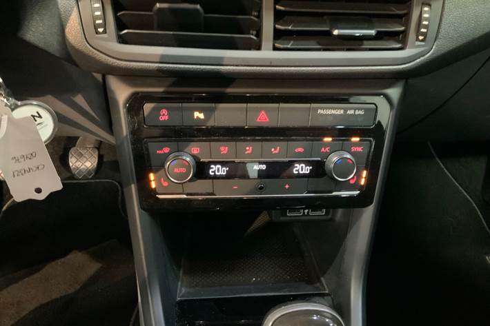 Grå VW T-Cross fra 2019