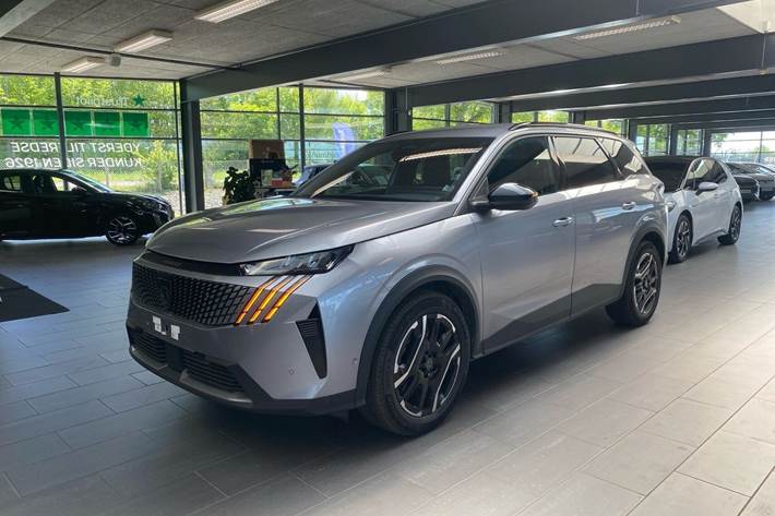 Grå Peugeot e-5008 fra 2025