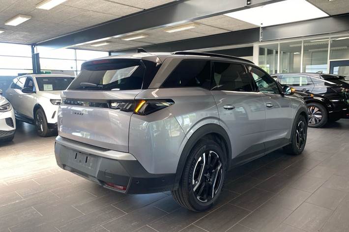 Grå Peugeot e-5008 fra 2025