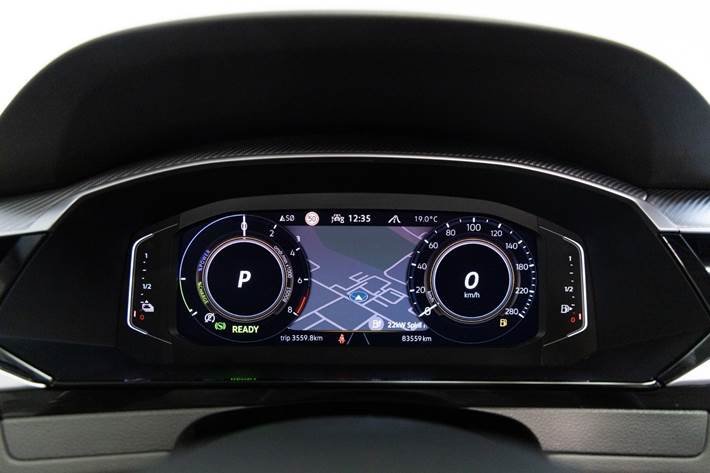 Grå VW Arteon fra 2022